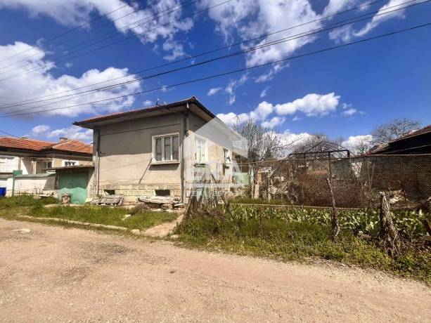 Ексклузивно: Стара къща в Иваново за реновация