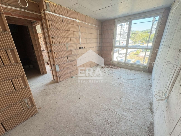 Тристаен апартамент за продажба в кв. Възраждане 2, Варна