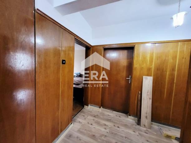 Четиристаен апартамент за продажба в Широк център, Плевен