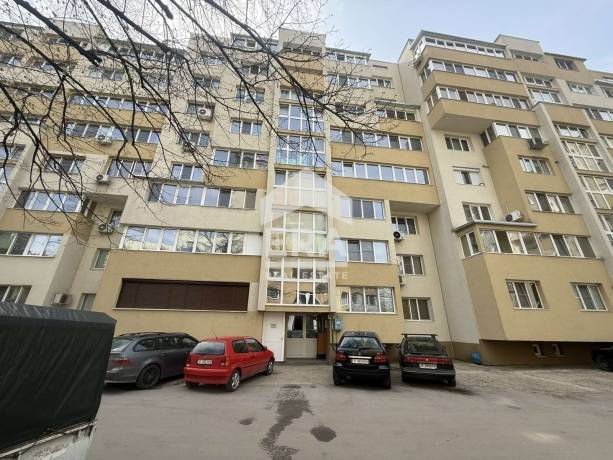 Четиристаен апартамент за продажба в кв. Родина 1, Русе