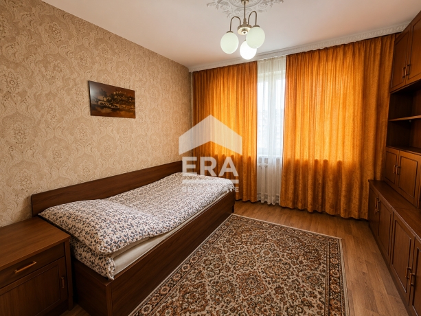 Четиристаен апартамент за продажба в кв. Родина 1, Русе
