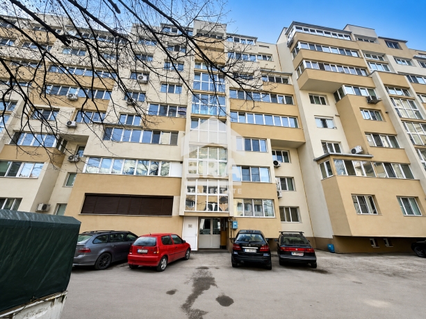 Четиристаен апартамент за продажба в кв. Родина 1, Русе
