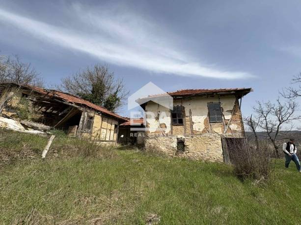 Къща за продажба в с. Войнежа, област Велико Търново