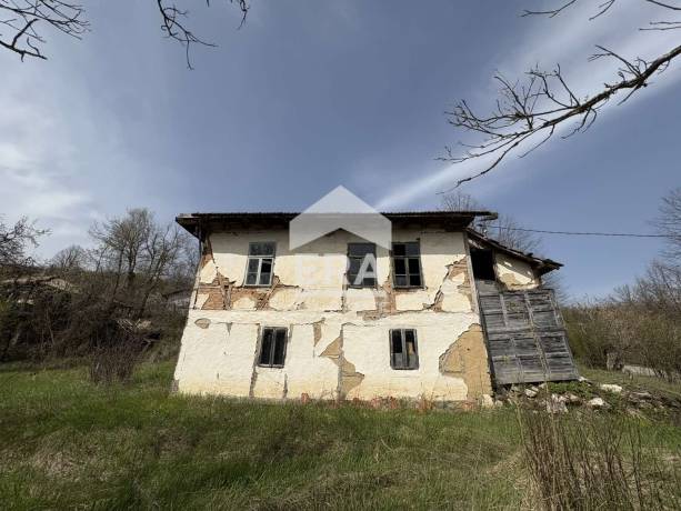 Къща за продажба в с. Войнежа, област Велико Търново