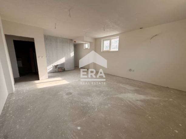 Офис в новопостроена кооперация с Акт 16, в кв. "Изгрев", за продажба, със застроена площ от 73,61 кв.м