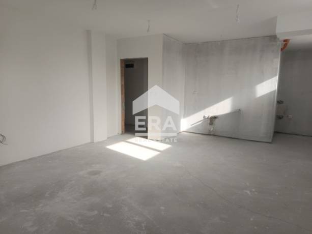 Офис в новопостроена кооперация с Акт 16, в кв. "Изгрев", за продажба, със застроена площ от 73,61 кв.м