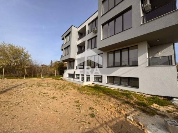 Офис в новопостроена кооперация с Акт 16, в кв. "Изгрев", за продажба, със застроена площ от 73,61 кв.м