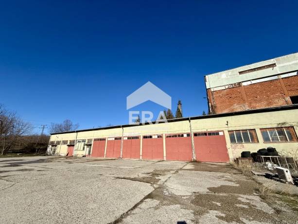 Бизнес имот за продажба в кв. Западна промишлена зона, Велико Търново