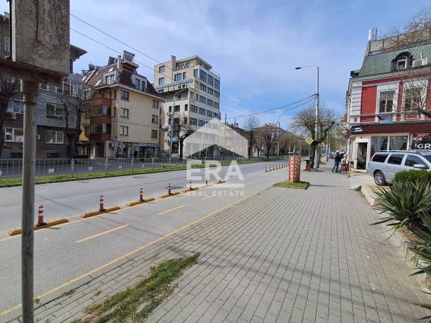 Бизнес имот под наем в Център, Варна