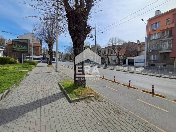Бизнес имот под наем в Център, Варна