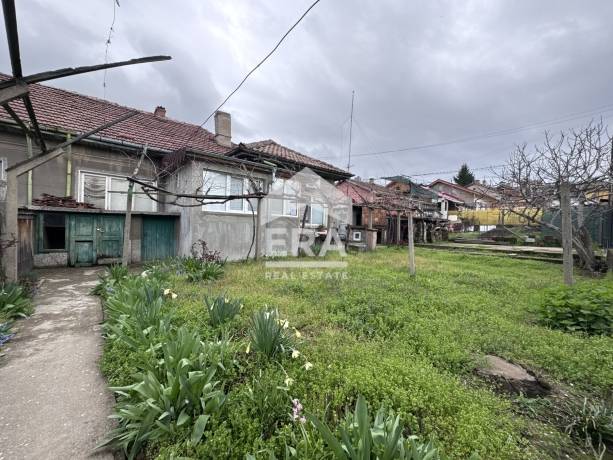 ЕКСКЛУЗИВНО! ЕРА ДРЪСТЪР предлага за продажба къща в района на "Трите бъчви" - гр. Силистра!