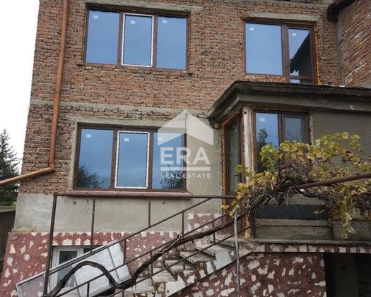 Двуетажна къща в Димитровград