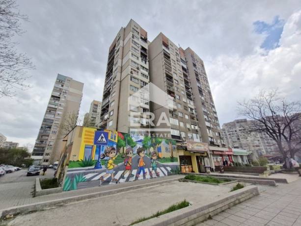 Тристаен апартамент за продажба в кв. Красна Поляна 1, София