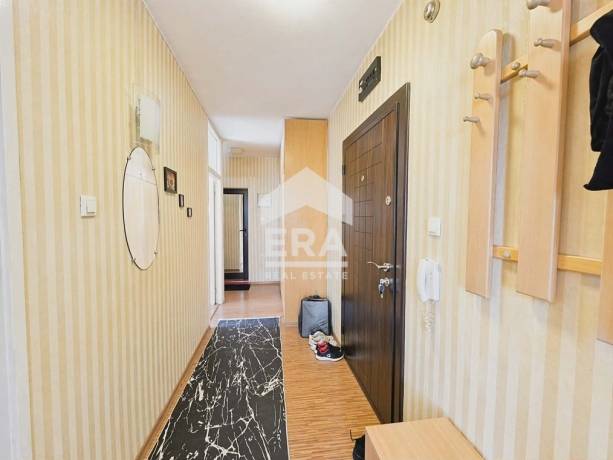Тристаен апартамент за продажба в кв. Красна Поляна 1, София