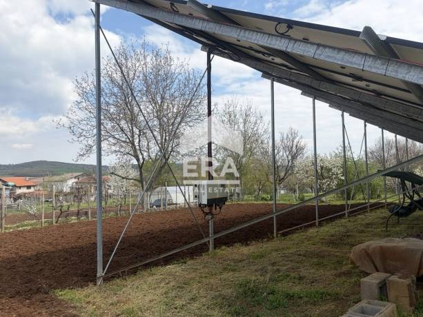 ЕРА Сити Център продава едноетажна къща в село Яворово