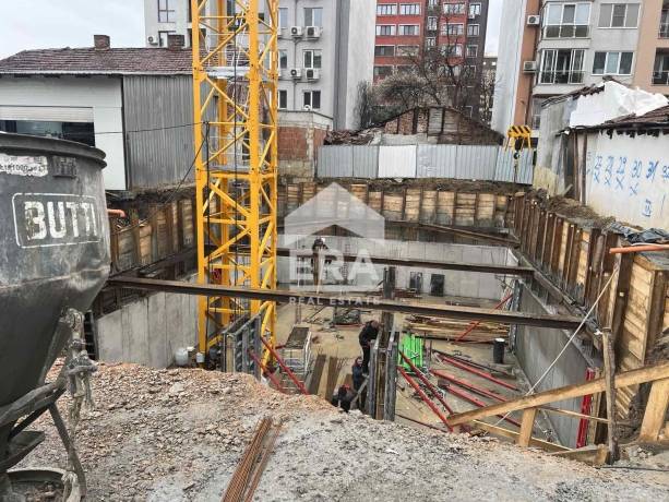 ЕРА ТЕРА предлага за продажба тристаен апартамент в новострояща се сграда в жк. Зона Б-19, в гр. София.