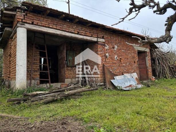 ЕКСКЛУЗИВНО! ЕРА ПЛЕВЕН СИТИ предлага къща за продажба в с. Вълчитрън, общ. Пордим, обл. Плевен