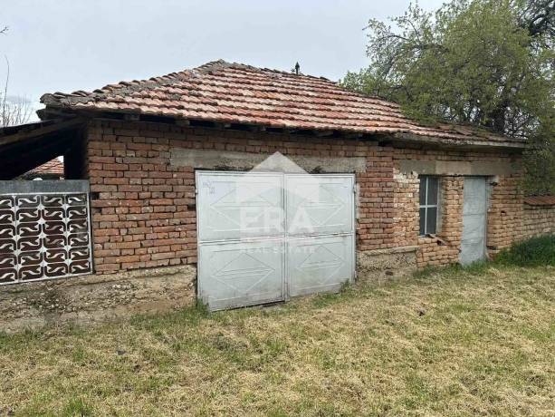 ЕКСКЛУЗИВНО! ЕРА ПЛЕВЕН СИТИ предлага къща за продажба в с. Вълчитрън, общ. Пордим, обл. Плевен