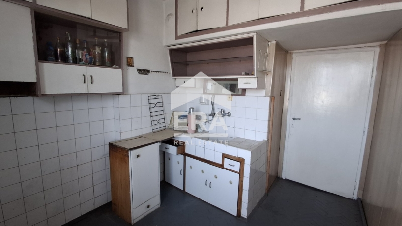 Тристаен апартамент за продажба в кв. Дружба 1, Русе