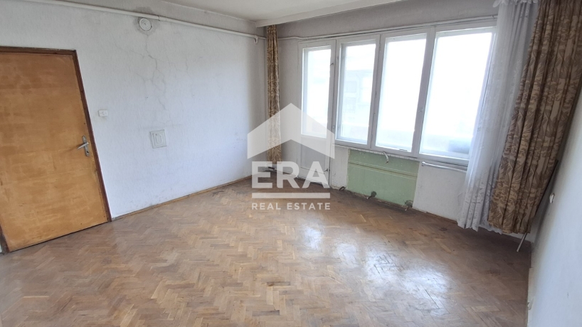 Тристаен апартамент за продажба в кв. Дружба 1, Русе