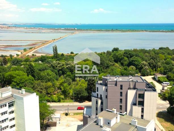 Тристаен апартамент за продажба в кв. Зорница, Бургас