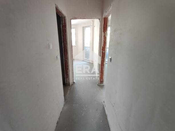 Четиристаен апартамент за продажба в кв. Възраждане 1, Варна