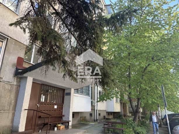 Тристаен апартамент за продажба в кв. Свобода, София