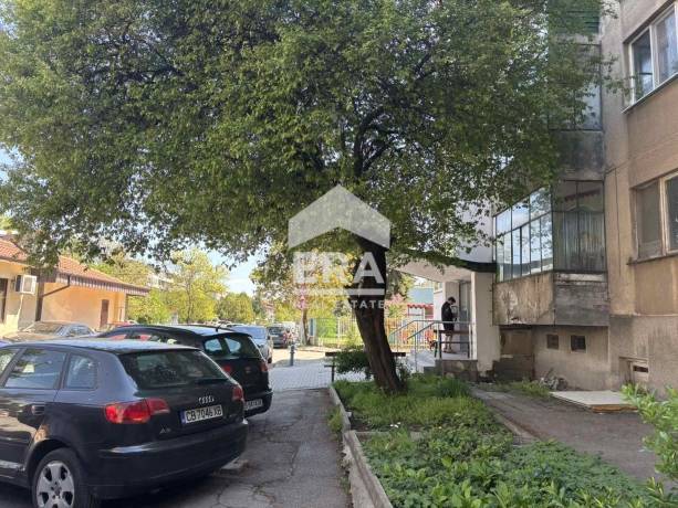 Тристаен апартамент за продажба в кв. Свобода, София
