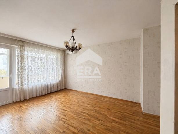 Ексклузивен апартамент с две спални, хол и кухня с трапезария за продажба, над строителен хипермаркет Мосю Бриколаж, район Младост I, Варна