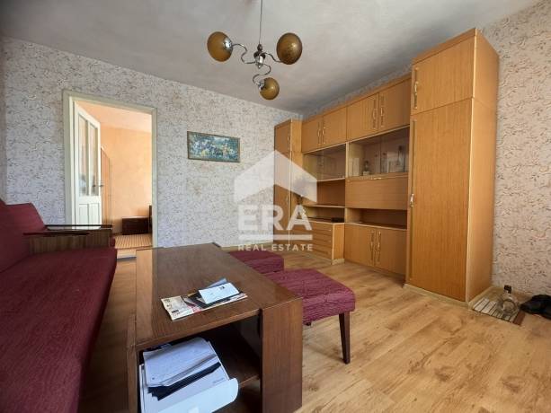 ЕКСКЛУЗИВНО! ЕРА ДРЪСТЪР предлага за продажба част от къща в с. Айдемир – отлична възможност за инвестиция или уютен дом!
