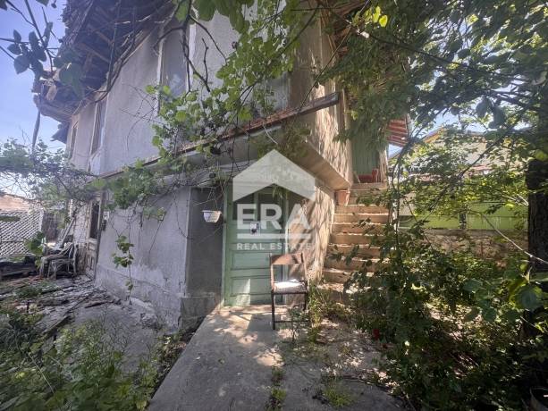 ЕКСКЛУЗИВНО! ЕРА Дръстър предлага за продажба 1/2 къща в непосредствена близост до река Дунав в гр. Тутракан!