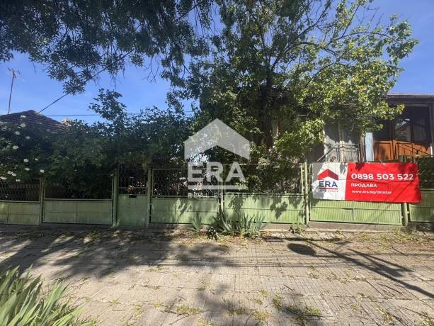 ЕКСКЛУЗИВНО! ЕРА Дръстър предлага за продажба 1/2 къща в непосредствена близост до река Дунав в гр. Тутракан!