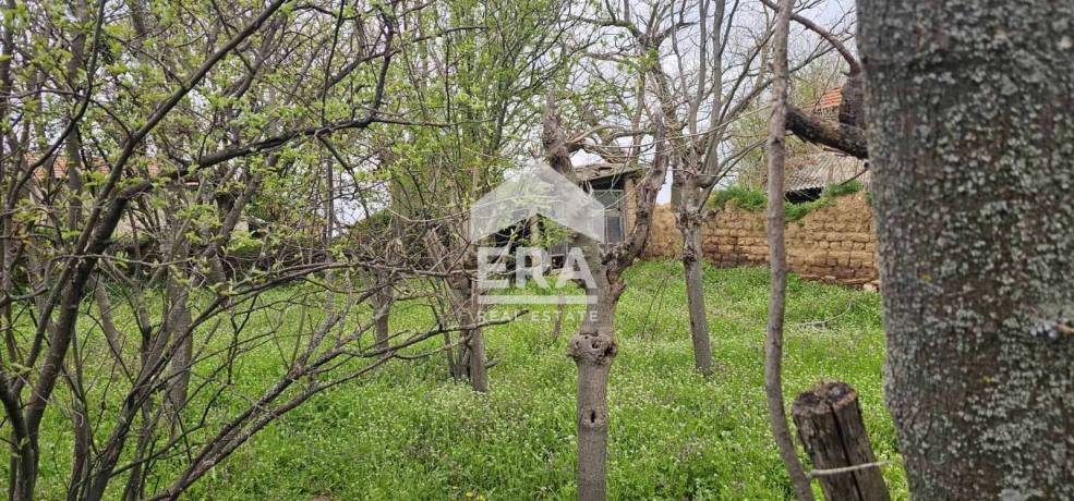 Къща с голям двор в с. Елена, обл. Хасково – отлична възможност за инвестиция