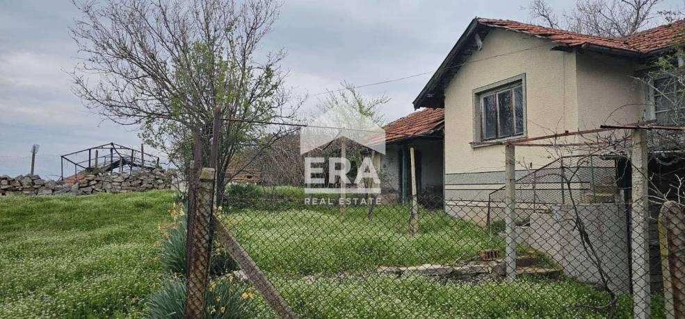 Къща с голям двор в с. Елена, обл. Хасково – отлична възможност за инвестиция