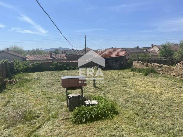 САМО В ЕРА! ЕРА Сити Център продава дворно място с къща в с.Дъбово