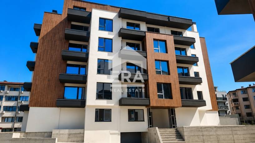 Тристаен апартамент за продажба в кв. Боровец, Търговище