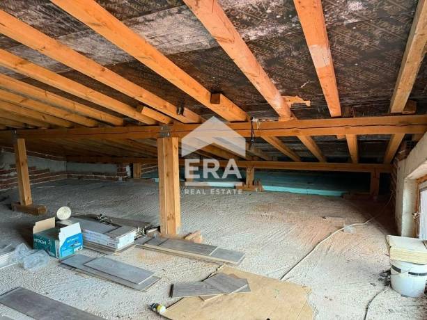 ERA Фамилия предлага нова обзаведена къща на 36 км от София