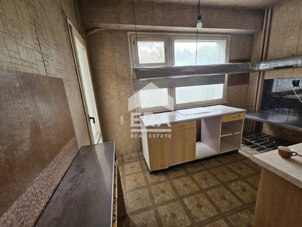 Тристаен апартамент в Надежда 2