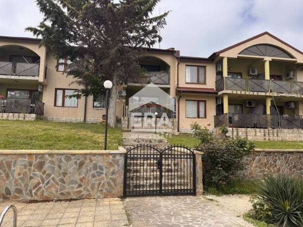 Тристаен апартамент за продажба в к.к. Чайка, Варна