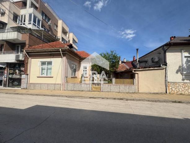 Къща за продажба в Център, Силистра