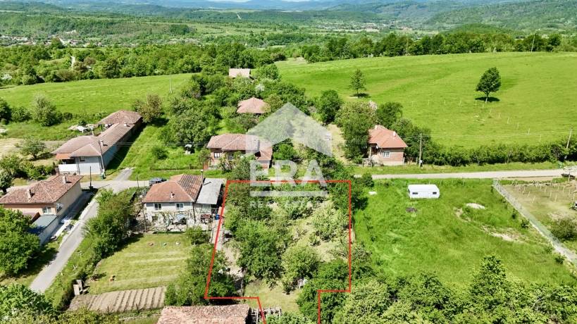 Парцел в регулация в с. Палици, общ. Елена