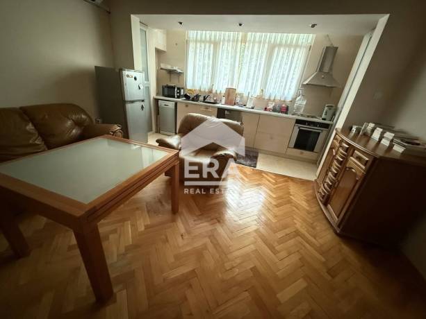 ЕРА ХОУМ продава 3-стаен апартамент до панаира