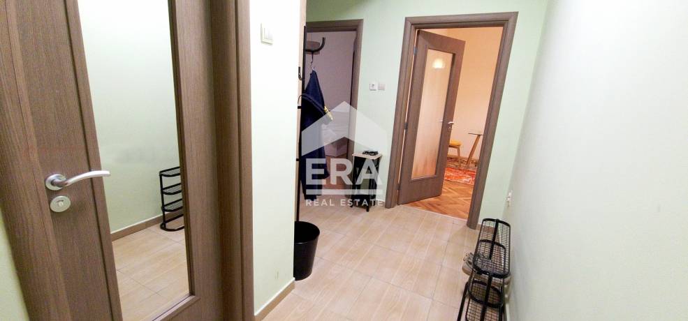 ERA Фамилия отдава под наем двустаен апартамент до площад Гарибалди