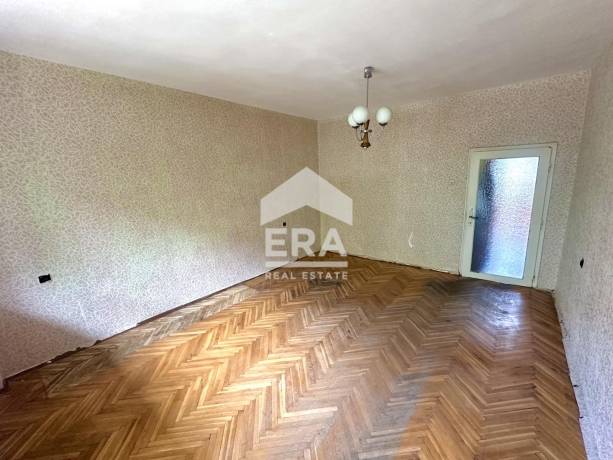 Тристаен апартамент за продажба в Център, Добрич