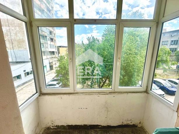 Тристаен апартамент за продажба в Център, Добрич