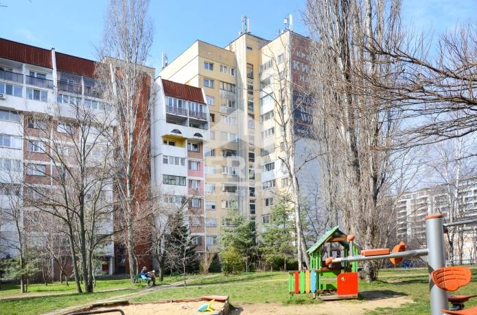 ERA Младост предлага за продажба гараж на партер в кв. Изток!