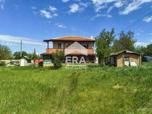 ЕКСКЛУЗИВНО! ЕРА Добруджа продава двуетажна къща в с. Стефаново