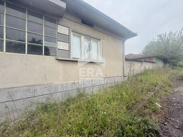 Двуетажна къща в с.Копривец, обл, Русе