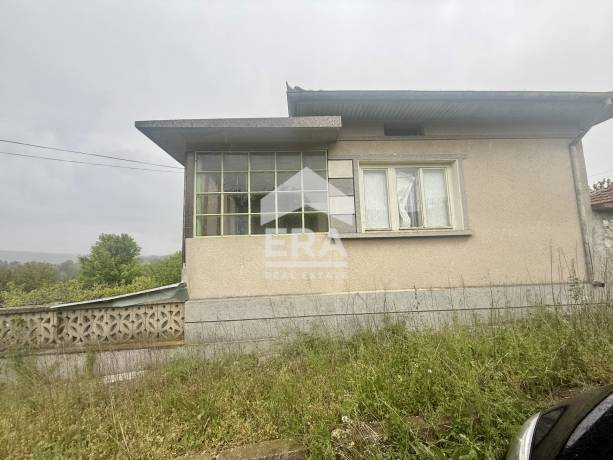 Двуетажна къща в с.Копривец, обл, Русе
