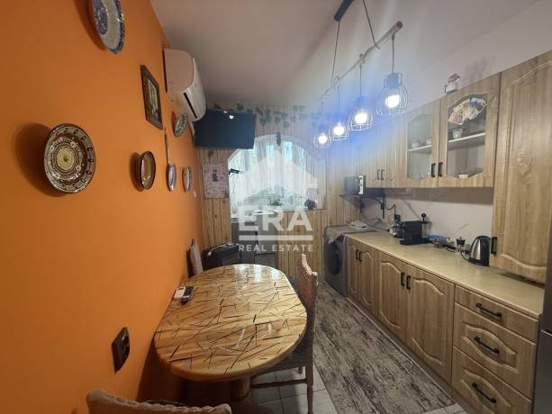 Тристаен апартамент в ж.к. Родина 2